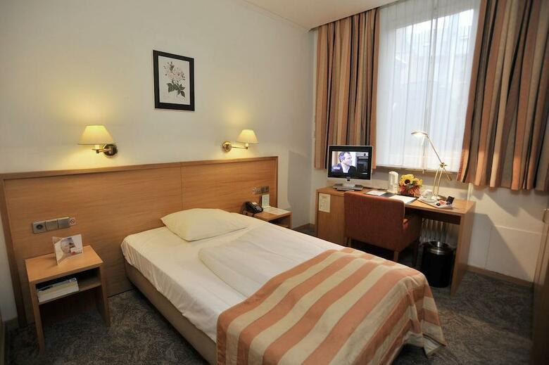 Hotel Golden Tulip Central Molitor
