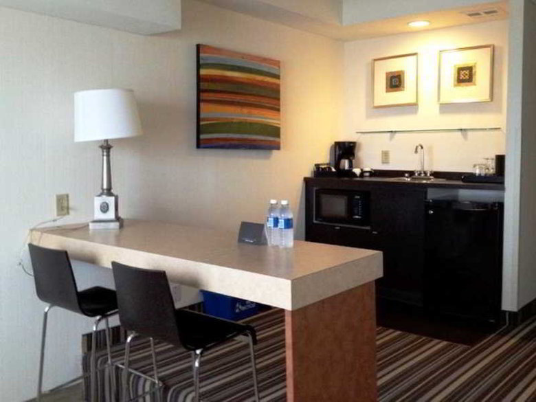 Hotel Cambridge Suites