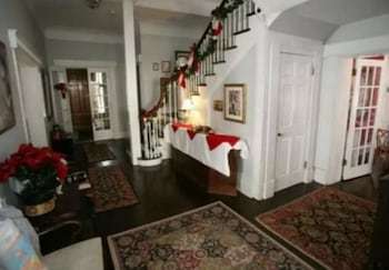 Six Acres Bed & Breakfast