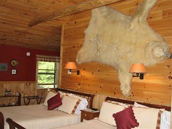 Kiwassa Lake Bed & Breakfast And Cabins