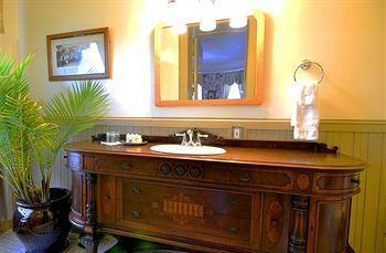 Union Gables Bed & Breakfast