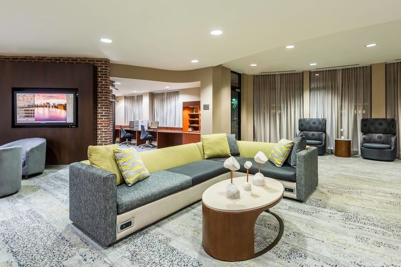 Hotel Courtyard By Marriott Providence Lincoln