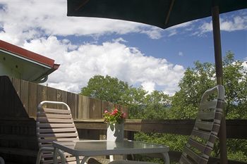 Bed & Breakfast Country Willows Inn