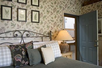 Bed & Breakfast Country Willows Inn