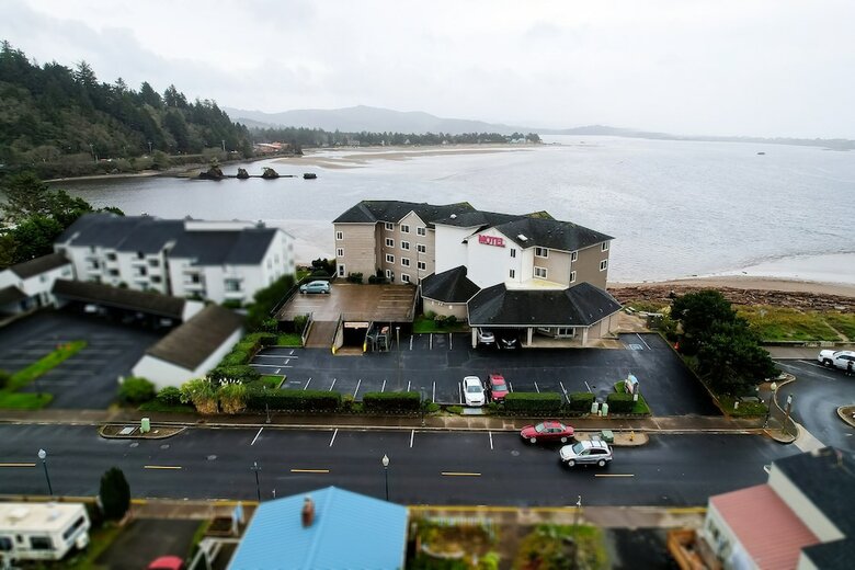 Hotel Siletz Bay Lodge
