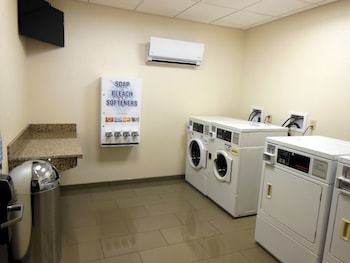 Hotel Holiday Inn Express & Suites Washington - Meadow Lands
