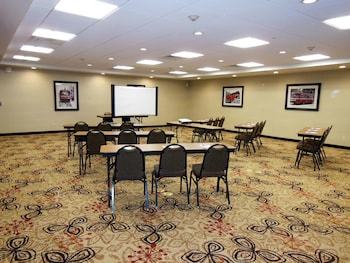 Hotel Holiday Inn Express & Suites Washington - Meadow Lands