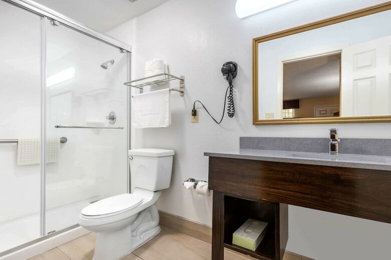Motel Quality Inn & Suites