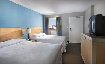 Hotel Crown Reef Resort