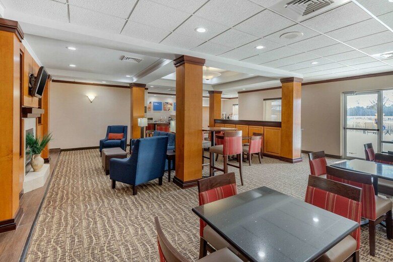 Hotel Comfort Inn & Suites