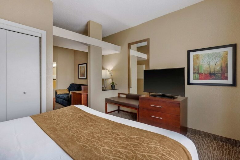 Hotel Comfort Inn & Suites