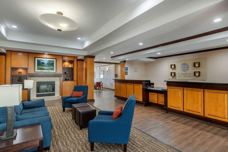 Hotel Comfort Inn & Suites