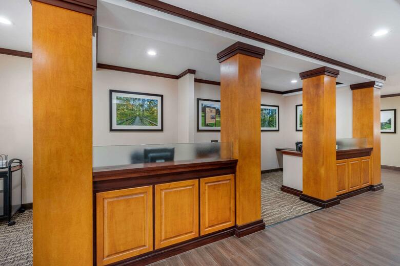 Hotel Comfort Inn & Suites