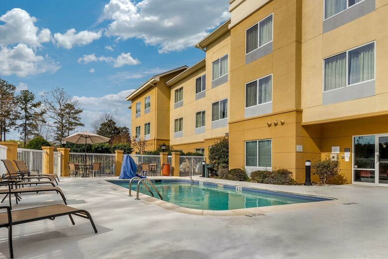Hotel Comfort Inn & Suites