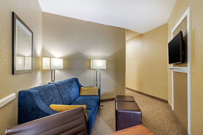 Hotel Comfort Inn & Suites