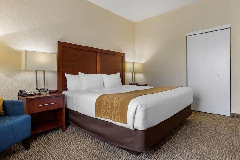 Hotel Comfort Inn & Suites
