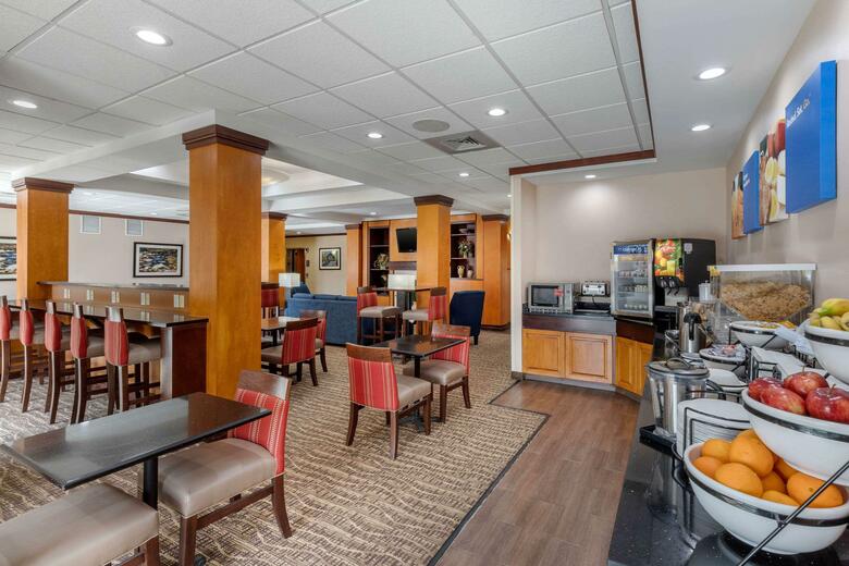 Hotel Comfort Inn & Suites