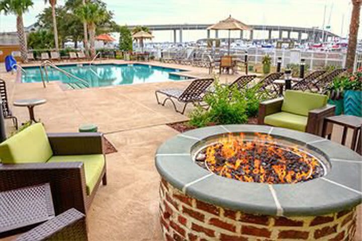 Hotel Courtyard Charleston Waterfront By Marriott