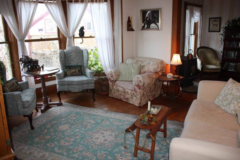 Rose Arbour Bed & Breakfast