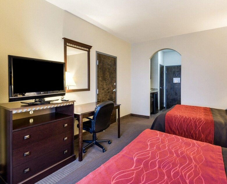 Hotel Comfort Inn And Suites Winnie