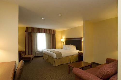 Holiday Inn Express Hotel & Suites Laredo-event Center Area