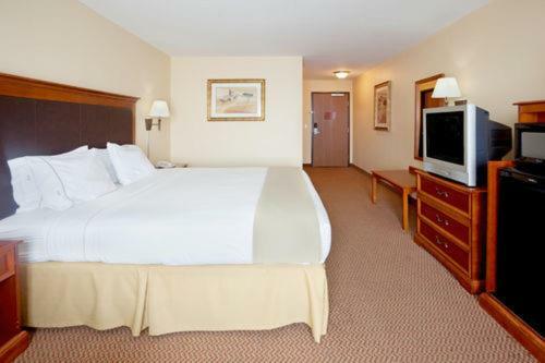 Holiday Inn Express Hotel & Suites Laredo-event Center Area