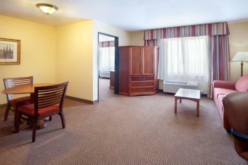 Holiday Inn Express Hotel & Suites Laredo-event Center Area