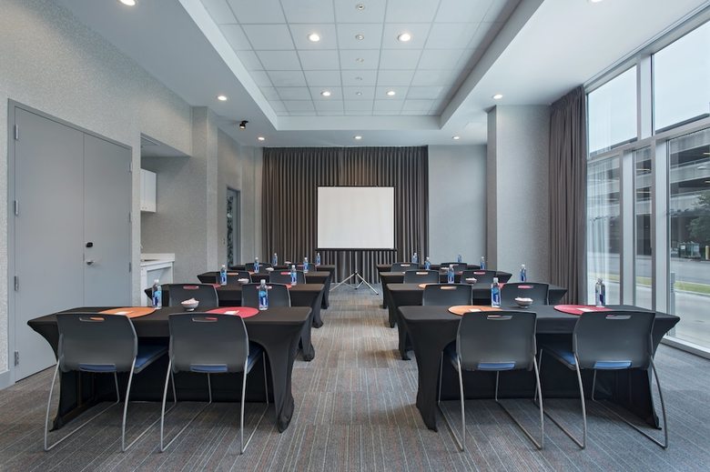 Hotel Aloft Austin At The Domain