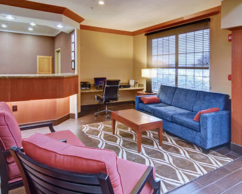 Hotel Comfort Suites Near Alliance