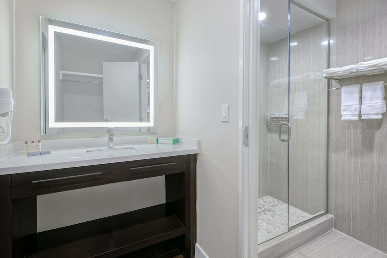 Hotel Hawthorn Suites By Wyndham Mcallen