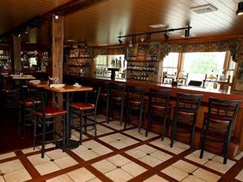 Hostal Camelot Restaurant & Inn