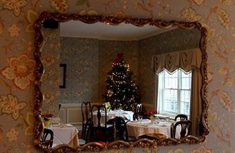 Hostal Camelot Restaurant & Inn