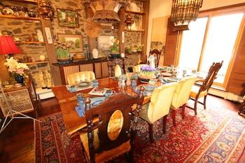 Alpenhof Bed And Breakfast