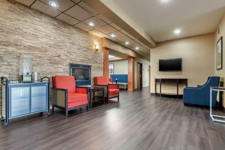 Hotel Comfort Inn And Suites