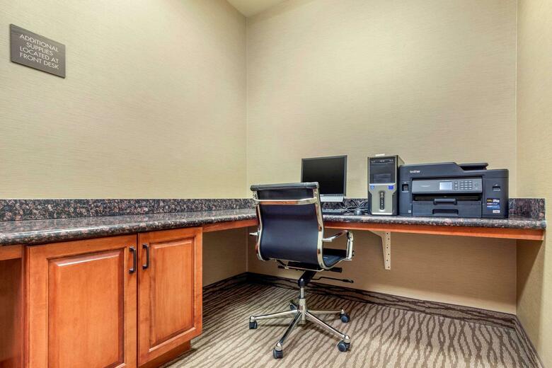 Hotel Comfort Inn And Suites