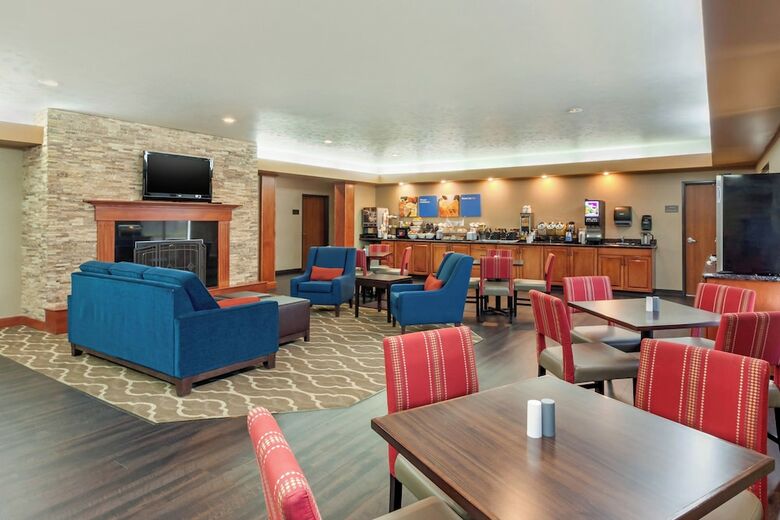 Hotel Comfort Inn And Suites