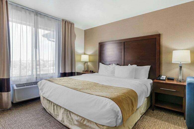 Hotel Comfort Inn And Suites