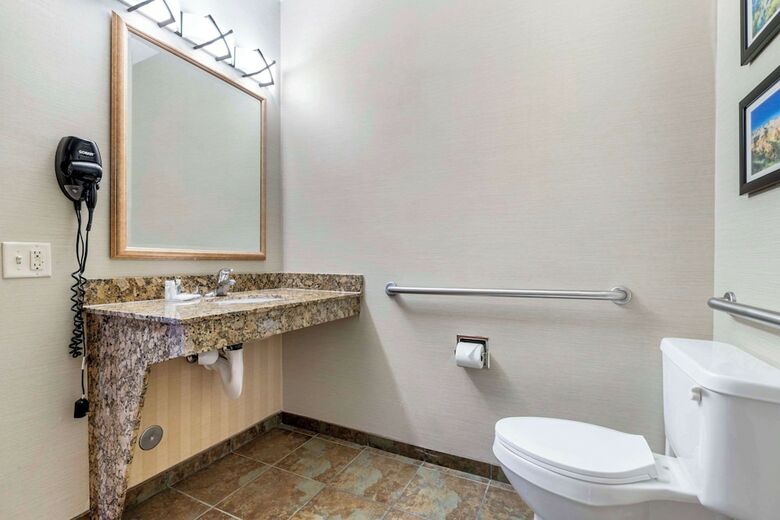 Hotel Comfort Inn And Suites