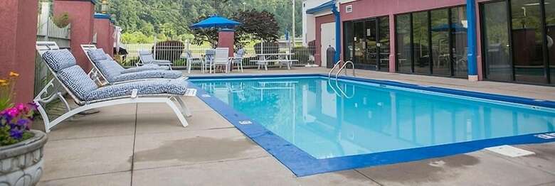 Hotel Mountain Inn & Suites
