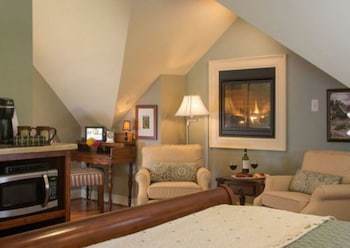 Bed & Breakfast Hillbrook Inn