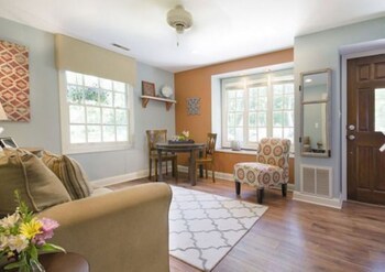 Bed & Breakfast Hillbrook Inn