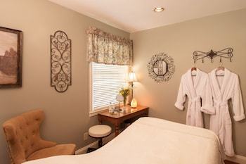 Bed & Breakfast Hillbrook Inn