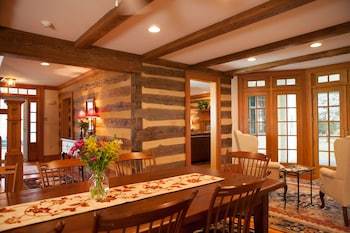 Bed & Breakfast Hillbrook Inn