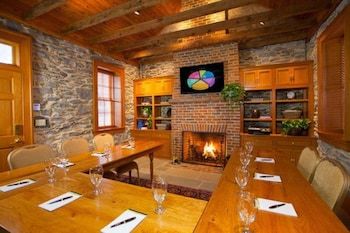 Bed & Breakfast Hillbrook Inn