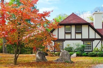 Bed & Breakfast Hillbrook Inn
