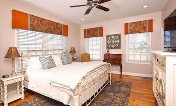 Bed & Breakfast Hillbrook Inn
