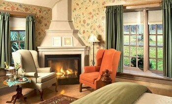 Bed & Breakfast Hillbrook Inn