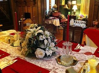 Bed & Breakfast Brass Pineapple Inn