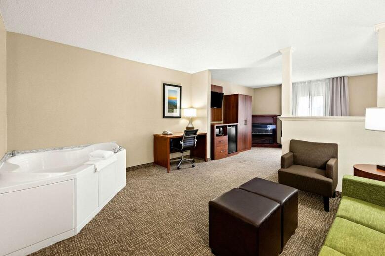Hotel Comfort Suites Abingdon