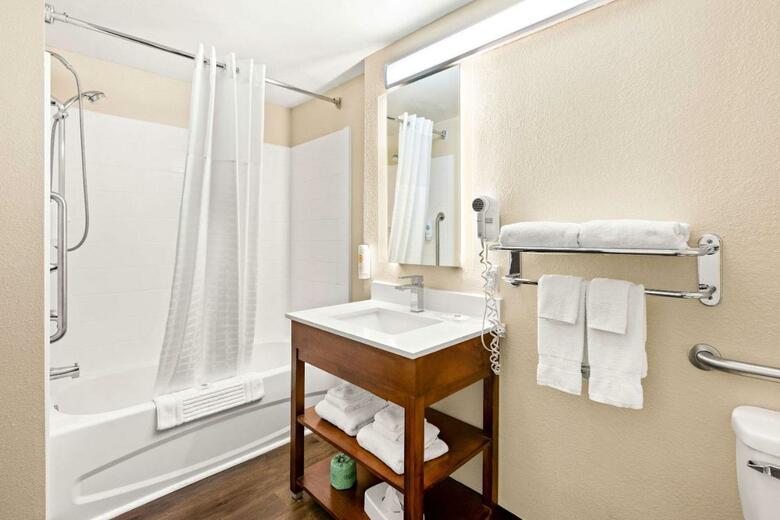 Hotel Comfort Suites Abingdon